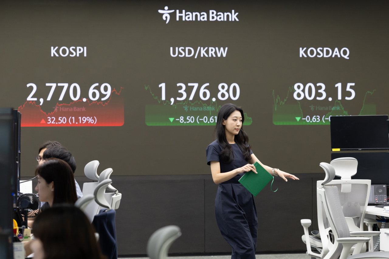 Seoul shares spike over 1% on tech gains amid rate cut hopes