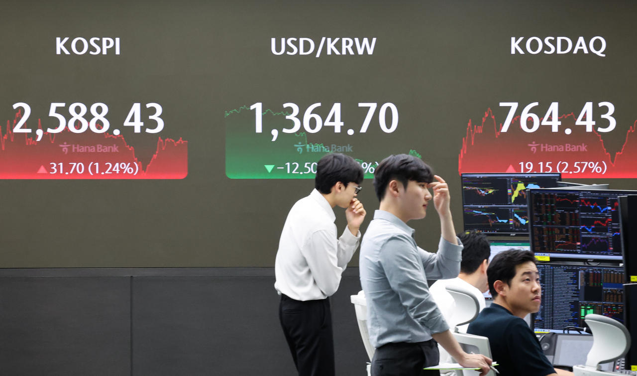 Seoul shares end over 1% higher on calmed recession woes