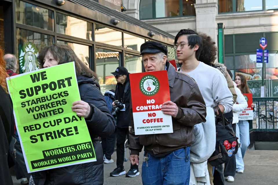 Starbucks uncorks the bazooka to end its crisis