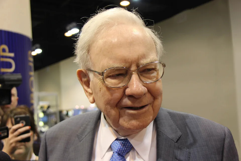 2 Warren Buffett Dividend Stocks to Buy With $500 Right Now